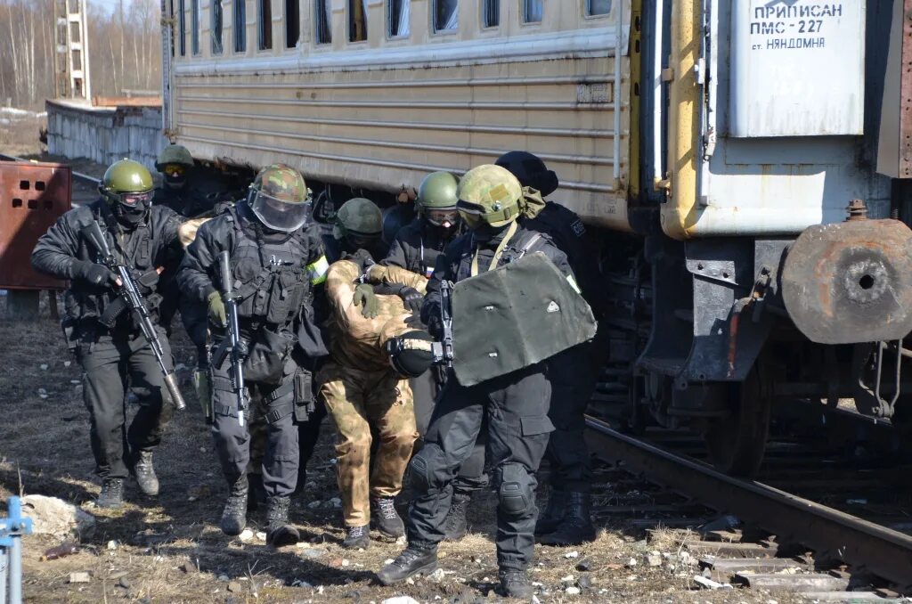 Цос фсб. Сотрудник фсб. Диверсия защита. Спецназ россии. Борцы с терроризмом.