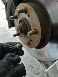 Ступичные шпильки