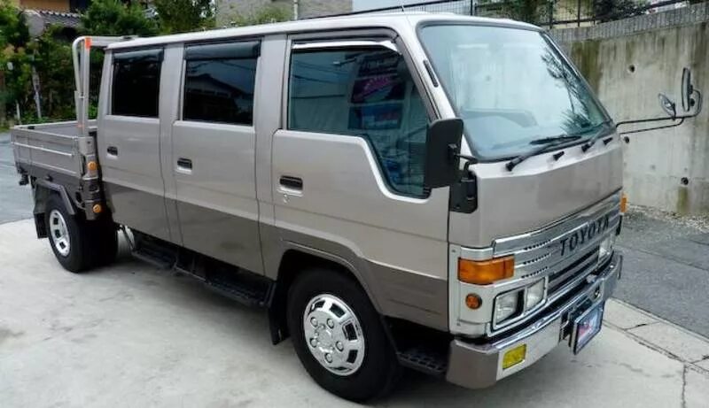 Тойота хайс двухкабинник. Тойота дюна 4вд. Тойота тойоайс 4вд. Toyota dyna 4wd. Toyota dyna bu73.