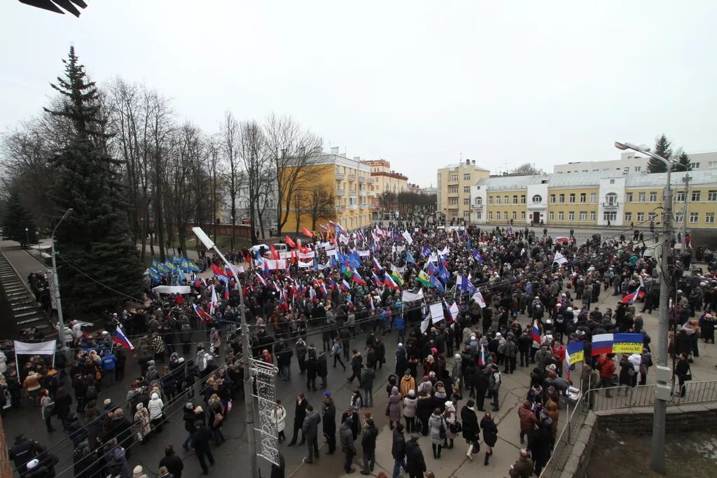 Население смоленской области на 2024. Митинг в Смоленске. Смоленск население. Пикеты в Смоленске. Население города Смоленск.