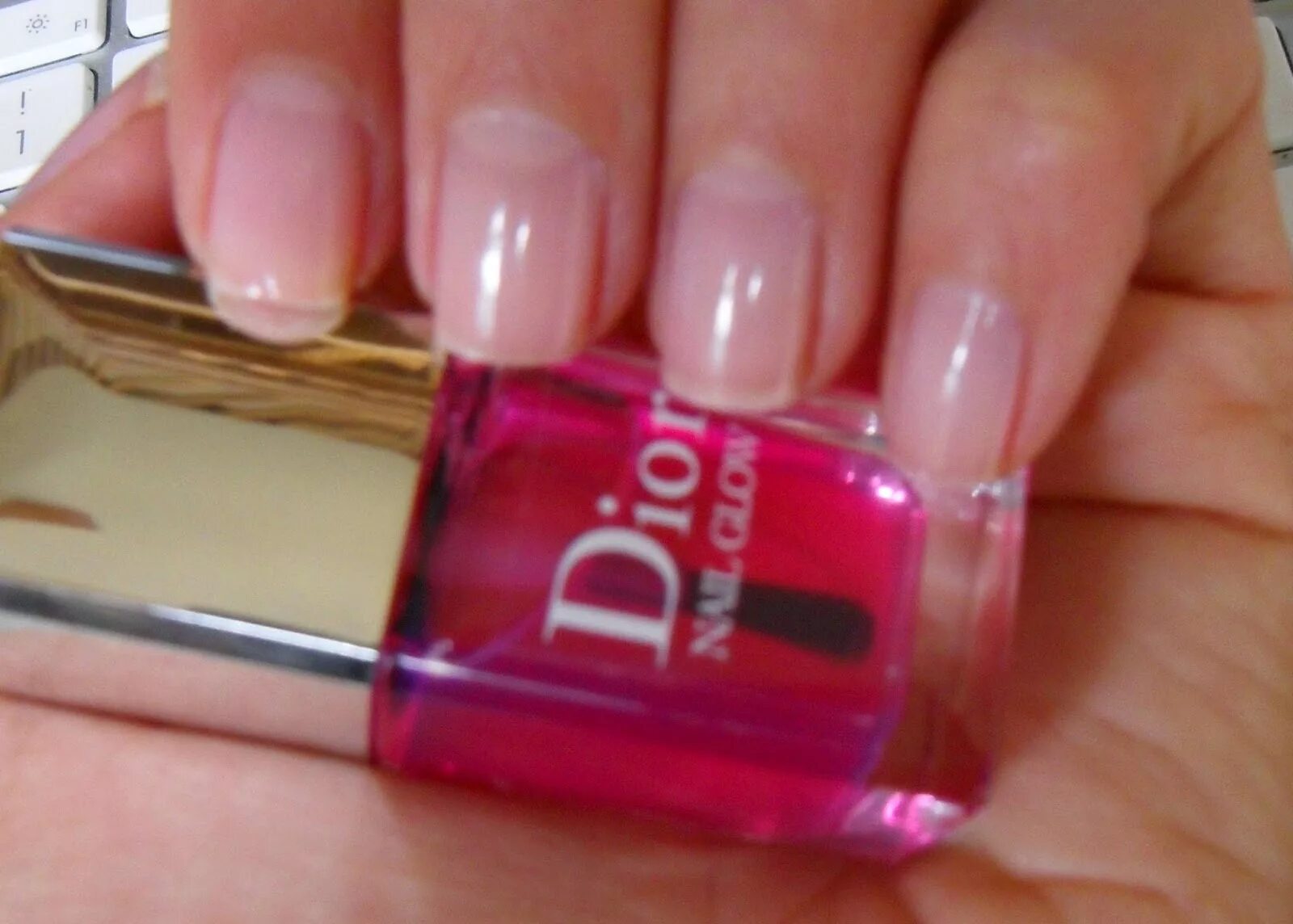 лак диор французский маникюр. Dior nail glow французский маникюр. лак nail glow. диор лак для ногтей с эффектом французского маникюра. лак диор vernis.