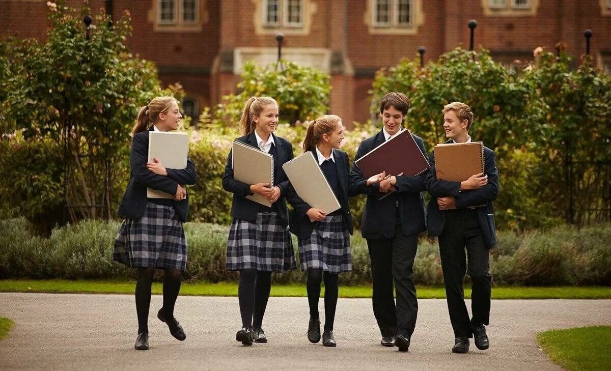 Средние школы Англии (secondary School). Оксфордский университет студенты Аристократы. Образование в Великобритании средняя школа. Старшая школа в Англии.