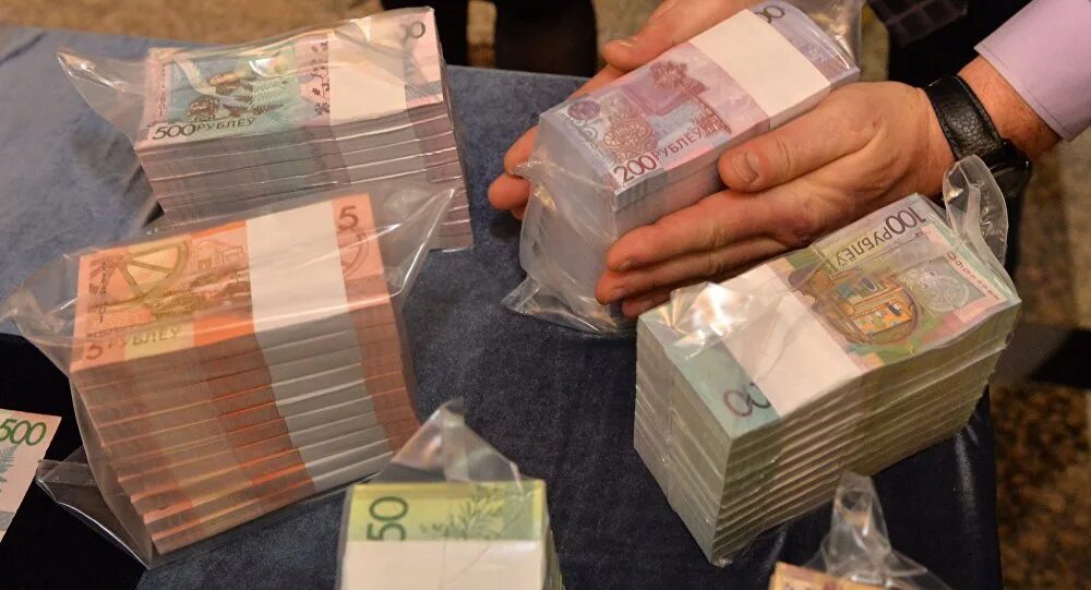 Пачка белорусских рублей. Пачка белорусских рублей. Много денег. Белорусские деньги миллионы. Миллионами на белорусской.