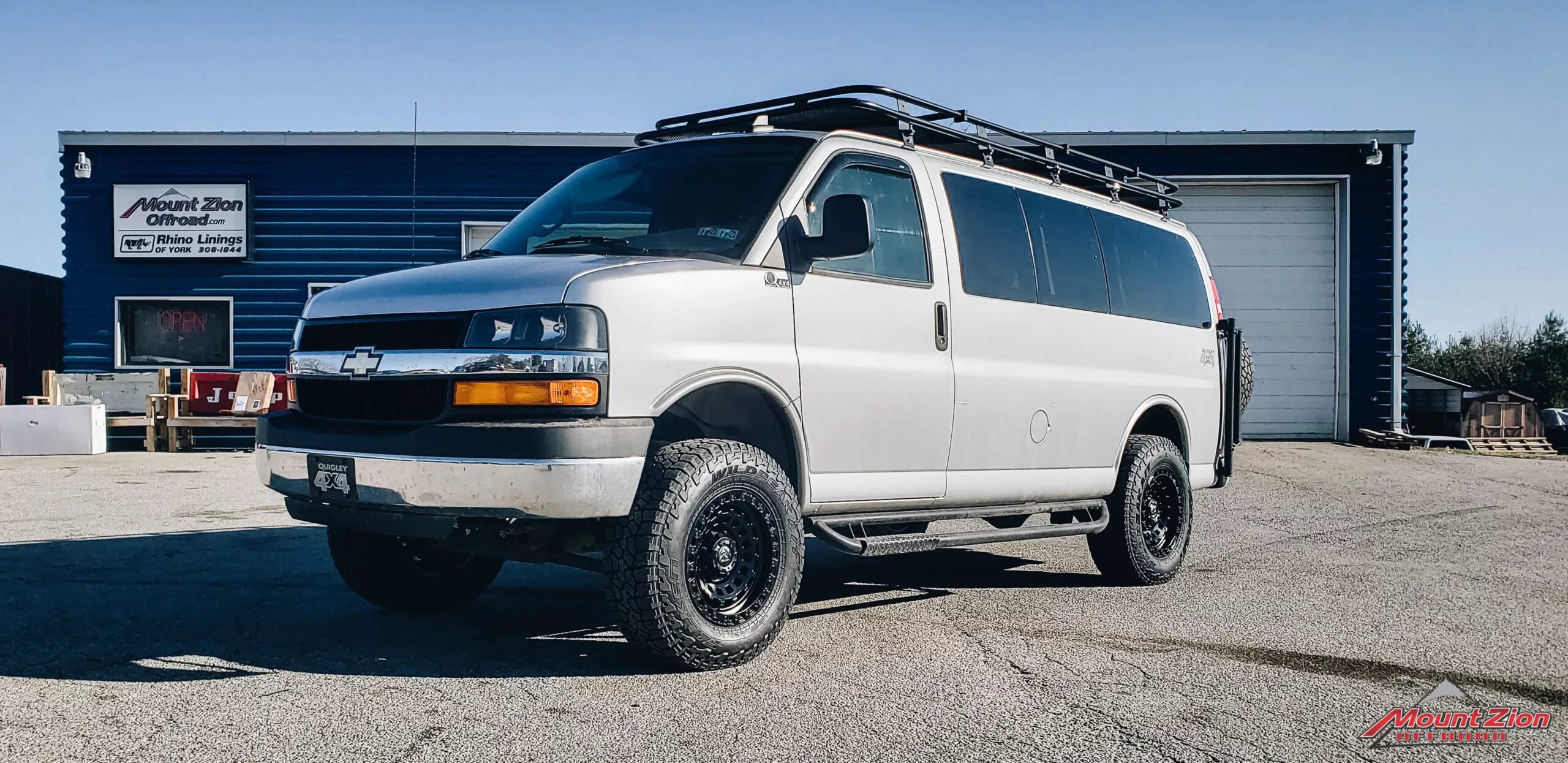 Тойота дизель полный привод. Chevrolet Express van 4x4. Chevrolet Express 4x4 2500. Chevrolet Express 3500 off Road. Chevrolet Express 4x4 кемпер.