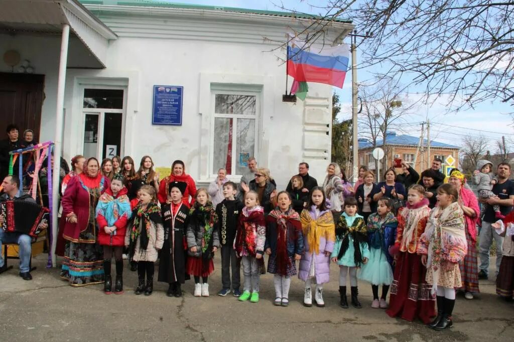 Погода в школьном белореченского. Белореченская школа сайт. Школа 5 Белореченск. Имя героя школе. Школа имени Бебры.