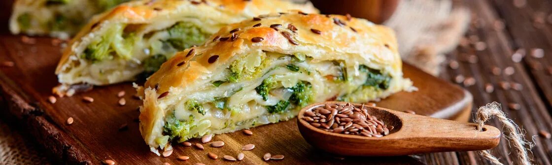 Слоеное тесто с курицей и брокколи. Пирог из слоеного теста с брокколи. пирог из брокколи с сыром слоеного теста. пирог из слоеного теста с семгой и брокколи. овощной штрудель.
