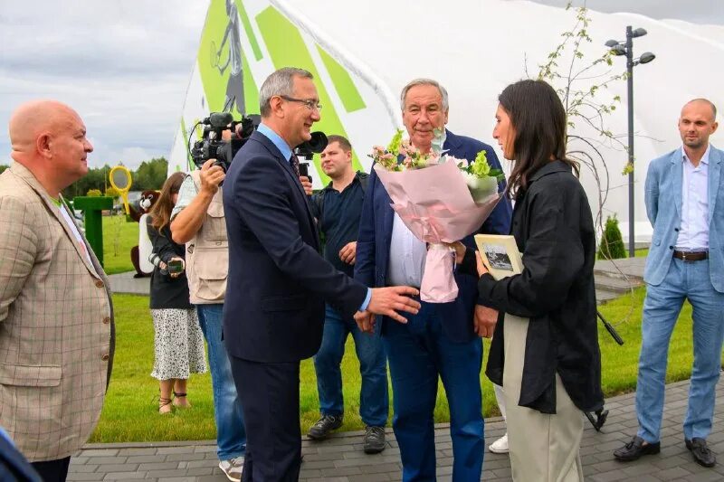 крышная конструкция вывеска. калужники. ). открытие калужников в калуге. теннисный турнир ко дню молодежи.
