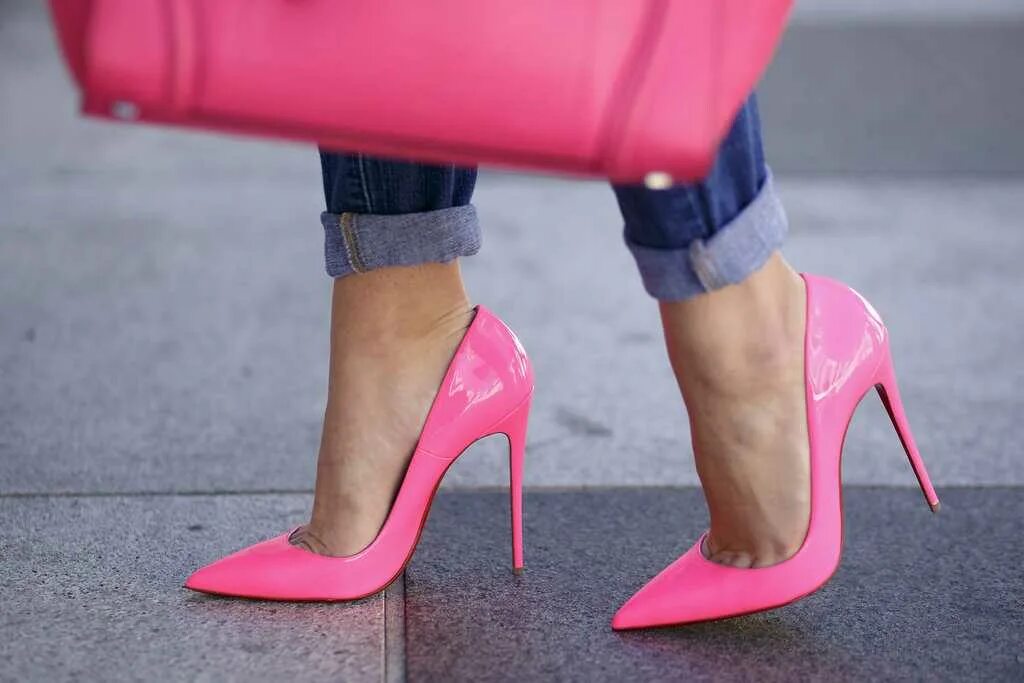 Розовые туфли на каблуке. Розовые лодочки. Туфли лодочки розовые. Туфли на шпильке. Розовые туфли есть
