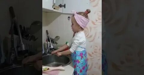 Сестру на кухне видео