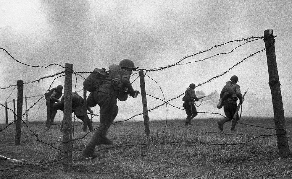 Подготовка к нападению. Электрозаграждения 1941. Проволочные заграждения первой мировой войны.