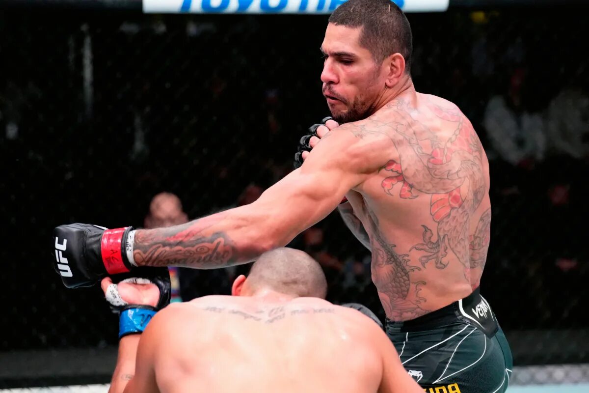 Алекс перейра. Исраэль адесанья ufc. Перейра статистика боев. Перейра статистика боев. Алекс перейра шон стрикленд.