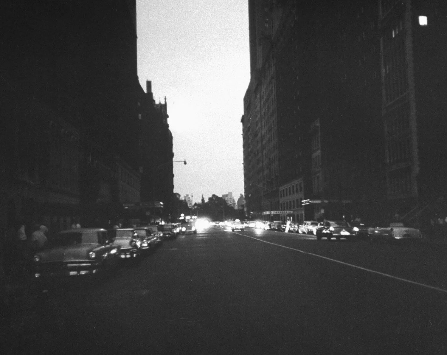 Блэкаут жизнь. Нью йорк сити 1977. фото блэкаут в нью-йорке в 1977. блэкаут в городе. блэкаут в нью йорке 1977 армию.