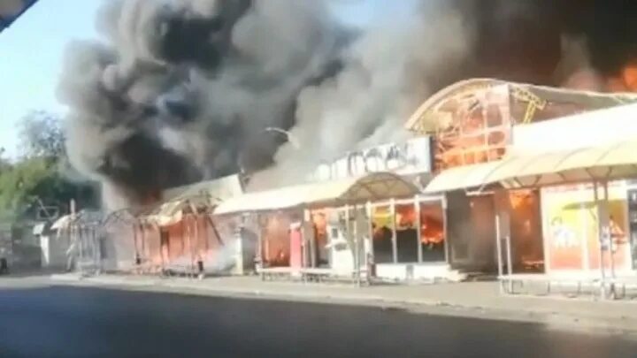 01. Сгорел рынок в волжском. Сильный пожар. Волжский горит рынок. Пожар рынок г.