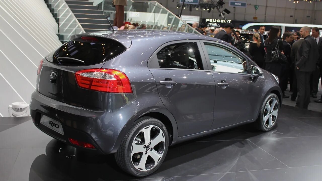 Киа Рио хэтчбек 2012. Kia Rio Hatchback 2023. Kia Rio 2012. Kia Rio 2014 хэтчбек.