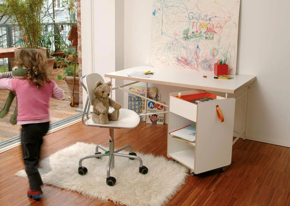 Декор рабочего стола для школьника. Детский стол для занятий. Оригинальный стол в детскую. Стол для школьника. Стол ученический осанка 120 тт.