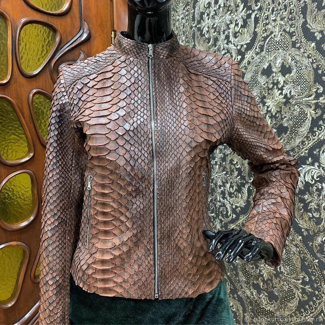 Куртка из кожи питона. Куртки из кожи питона. Кожаная куртка из кожи питона женская. Кожаная куртка из питона женская. Куртка из питона мужская.