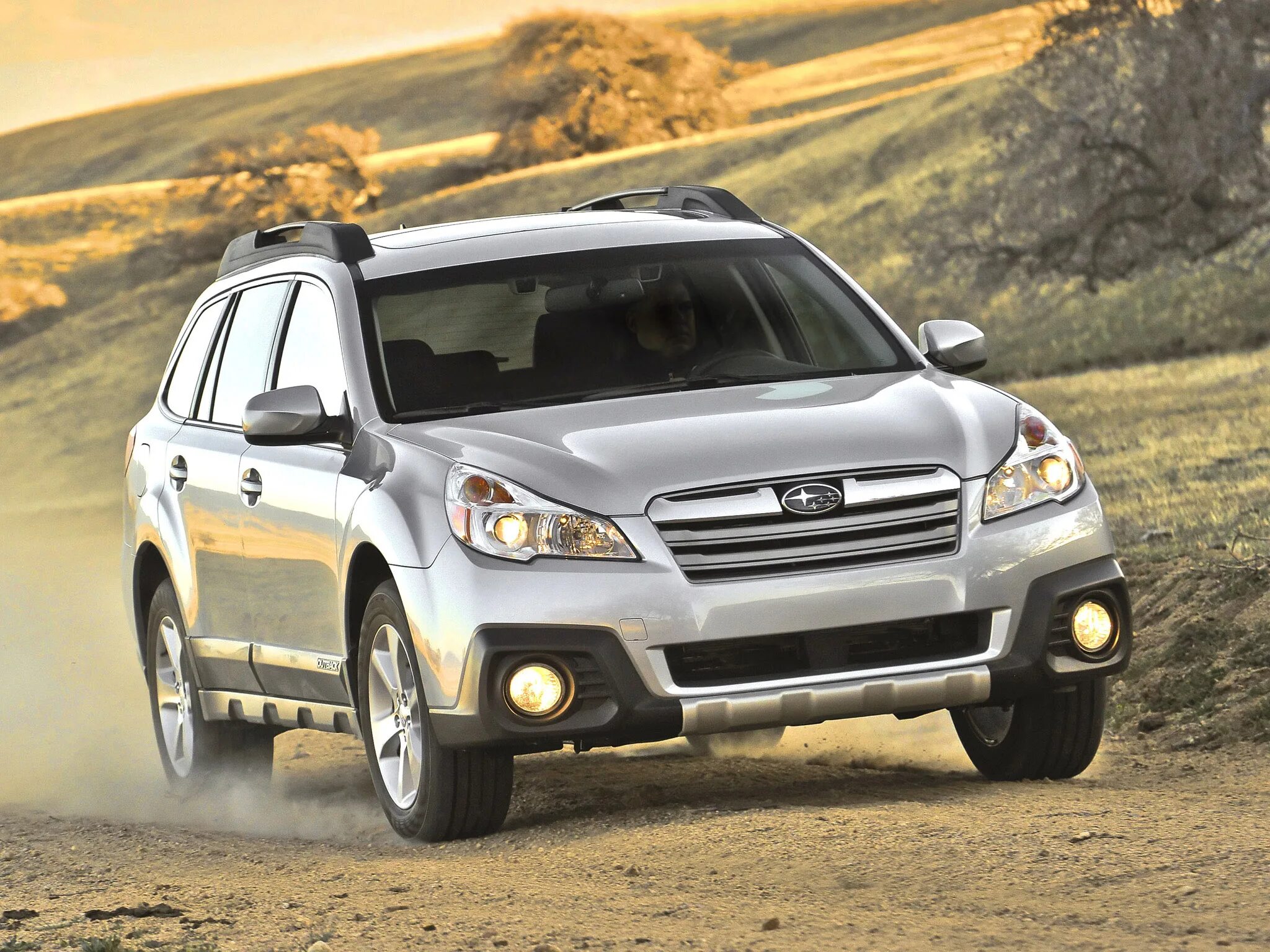 Куплю автомобиль субару. Subaru Outback 2013. Субару Аутбек 2014. Субару Аутбек 2013. Субару Аутбек 2014 кроссовер.