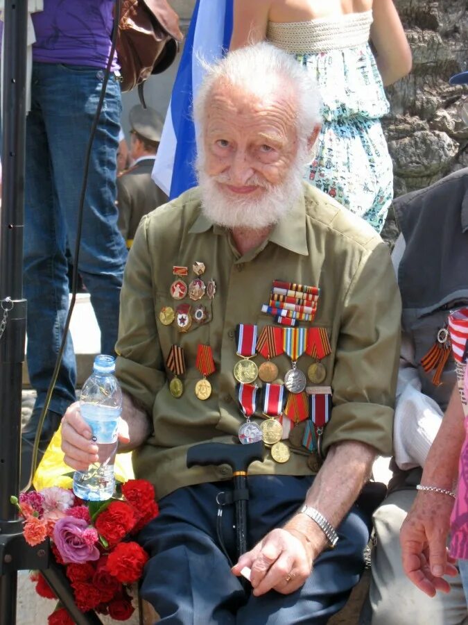 Ветераны на параде. Советские ветераны в Израиле. Ветераны у большого театра. Ветераны 80 х годов. Дед замечательный