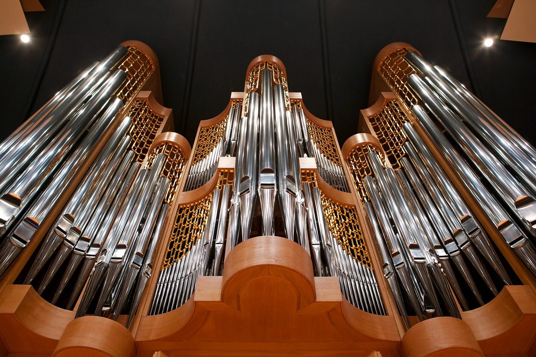 Большой орган. Орган Симфони Гала «Великие органные шедевры». Большой музыкальный инструмент. Современный орган. Современный орган музыкальный инструмент.
