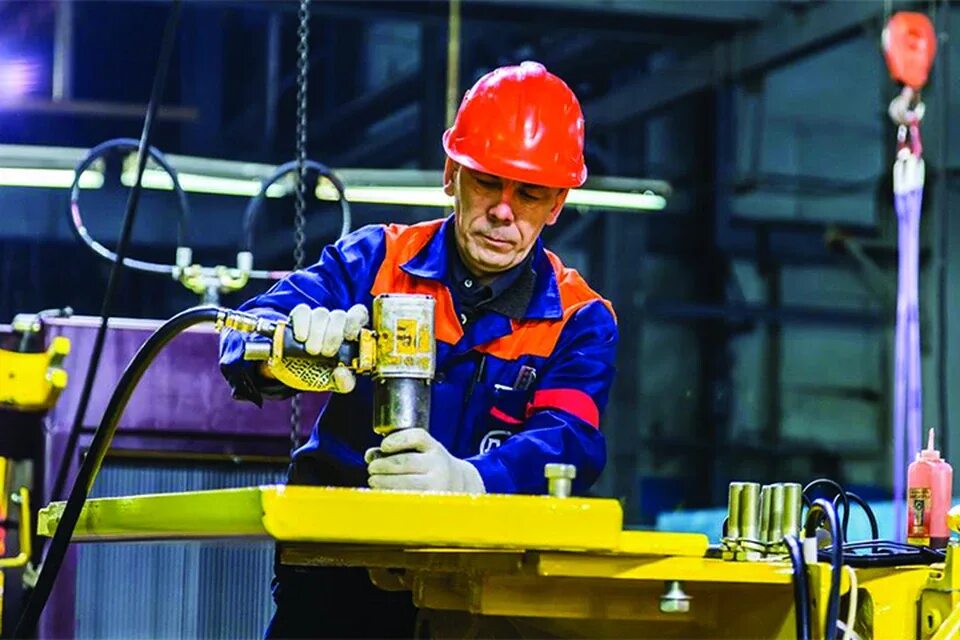 Инженер охраны труда. Аутсорсинг охраны труда. Работники физического труда. Производственный мастер. Профессии для женщин.