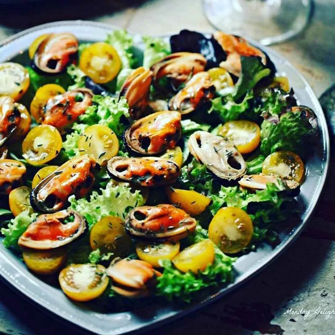 Закуска с мидиями. Мидии с помидорами и сыром. Мидии с помидорами и сыром. Мидии с помидорами и сыром. Мидии с помидорами и сыром.