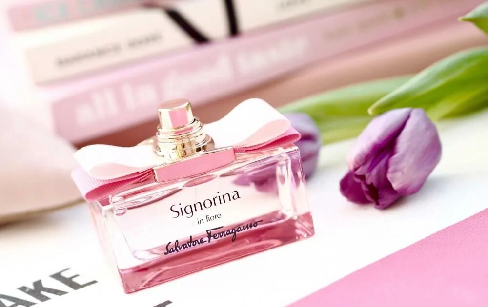 Signorina in fiore. Salvatore Ferragamo. Духи in Fiore. S. Ferragamo Signorina in Fiore w EDT реклама. Salvatore Ferragamo цифровой Парфюм.