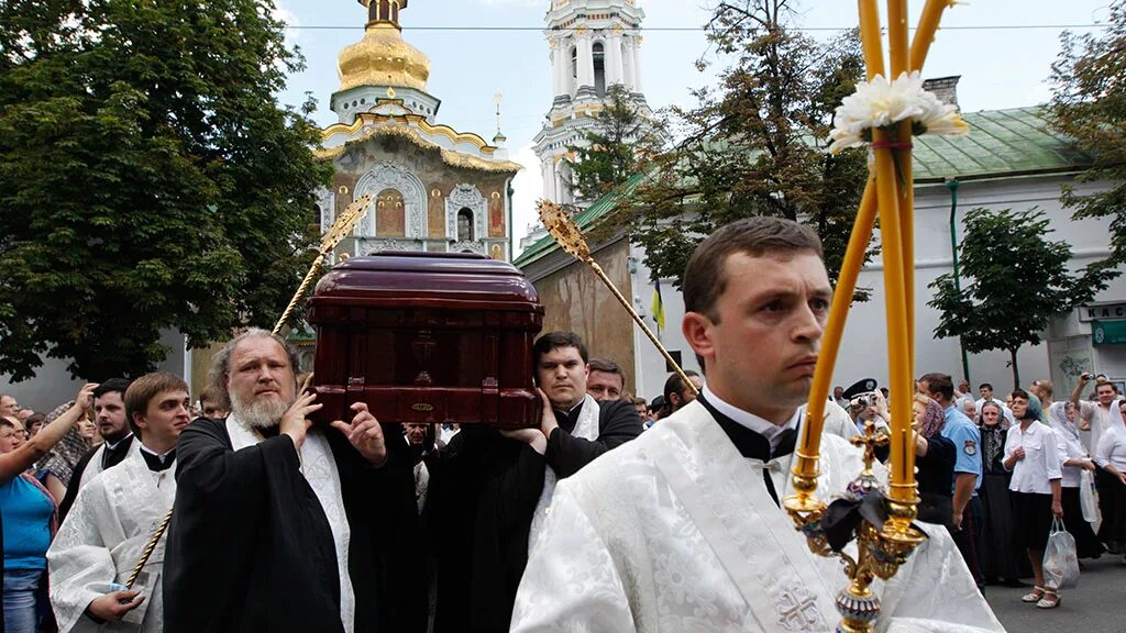 Православные хоронят в воскресенье. Могила митрополита Владимира Киев. Могила митрополита Владимира Киевского. Похороны митрополита Владимира.