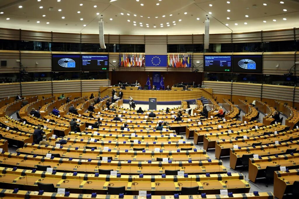 Брюссель зал европарламента. Европарламент. 1 европейский парламент. Страсбург европарламент. Депутаты европарламента.