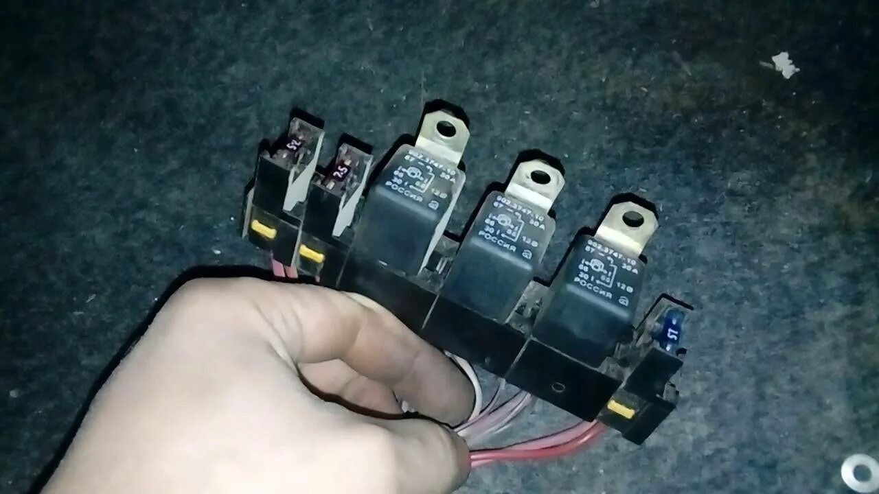 Предохранитель вентилятора печки ваз 2114. Реле охлаждения радиатора на ваз 2110. Реле вентилятора ваз 2114 2008 год. Реле бензонасоса 2114. Ваз 2114 реле основного вентилятора.