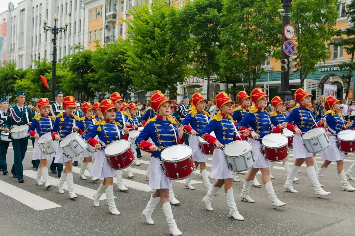 Have street parades. Марширующий оркестр. Праздничный марш. Марш для детей. Дети маршируют.