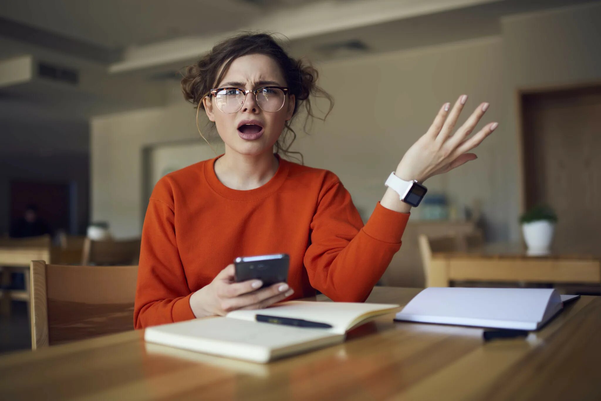 Parents chatting. Родительский чат с учителем. Недовольный учитель. Знакомьтесь психолог. Взгляд педагога.