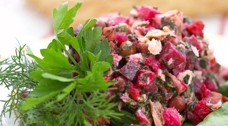 Винегрет с маринованными грибами. Бингре морская капуста. винегрет рыбный. винегрет с морской капустой. винегрет с слабосоленой рыбой.