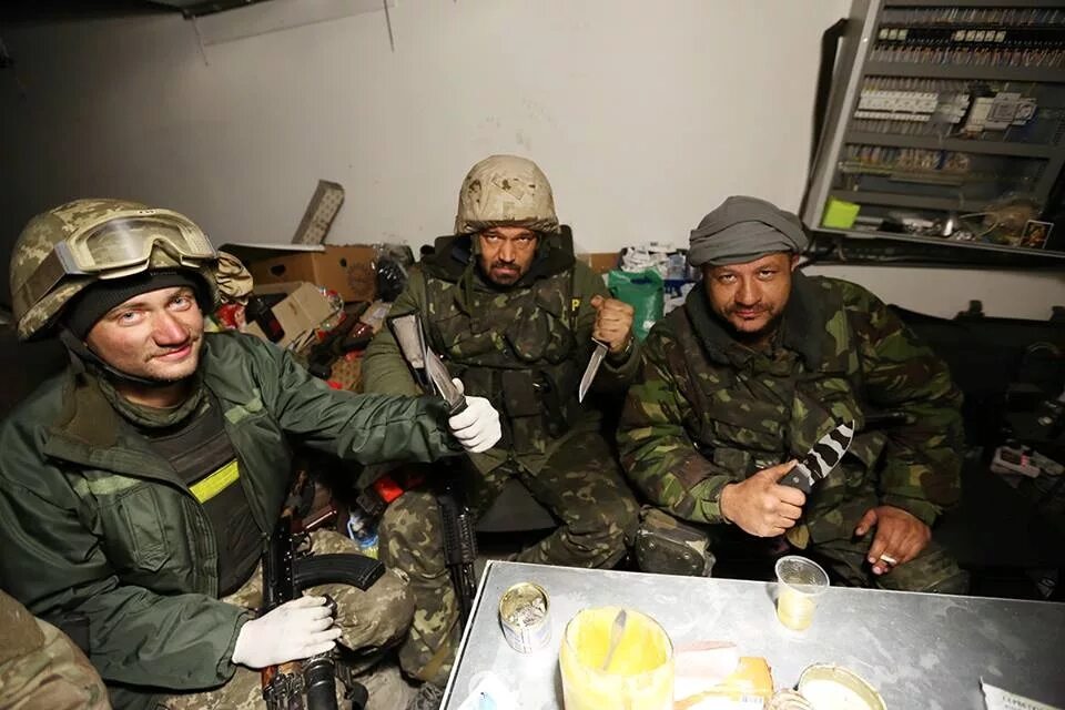 Аэропорт пленные. Ато донецкий аэропорт киборг. Украинские киборги. Плененные киборги донецкий аэропорт. Аэропорт пленные.