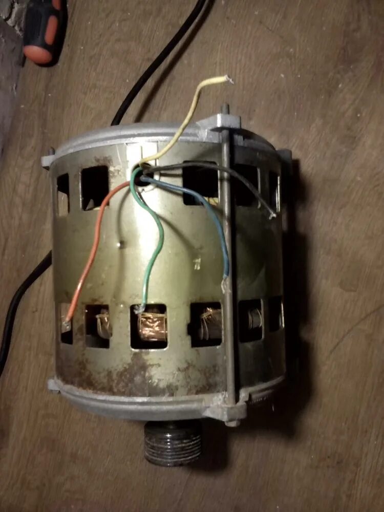 Двигатель стиральной машины запустить напрямую. Подключить электродвигатель от стиральной машины 4 провода к 220. Подключение двигателя от стиральной машины к 220 схема. Подключить мотор от стиральной машины к 220 4 провода. Как подключить мотор от стиральной машины автомат к 220.