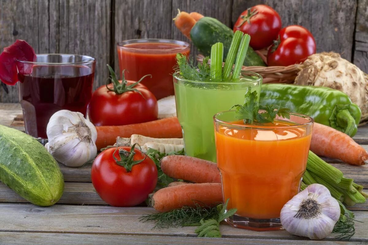 Vegetable juice. Овощной сок. Свежевыжатый овощной сок. Овощи для свежевыжатых соков. Летние овощи.