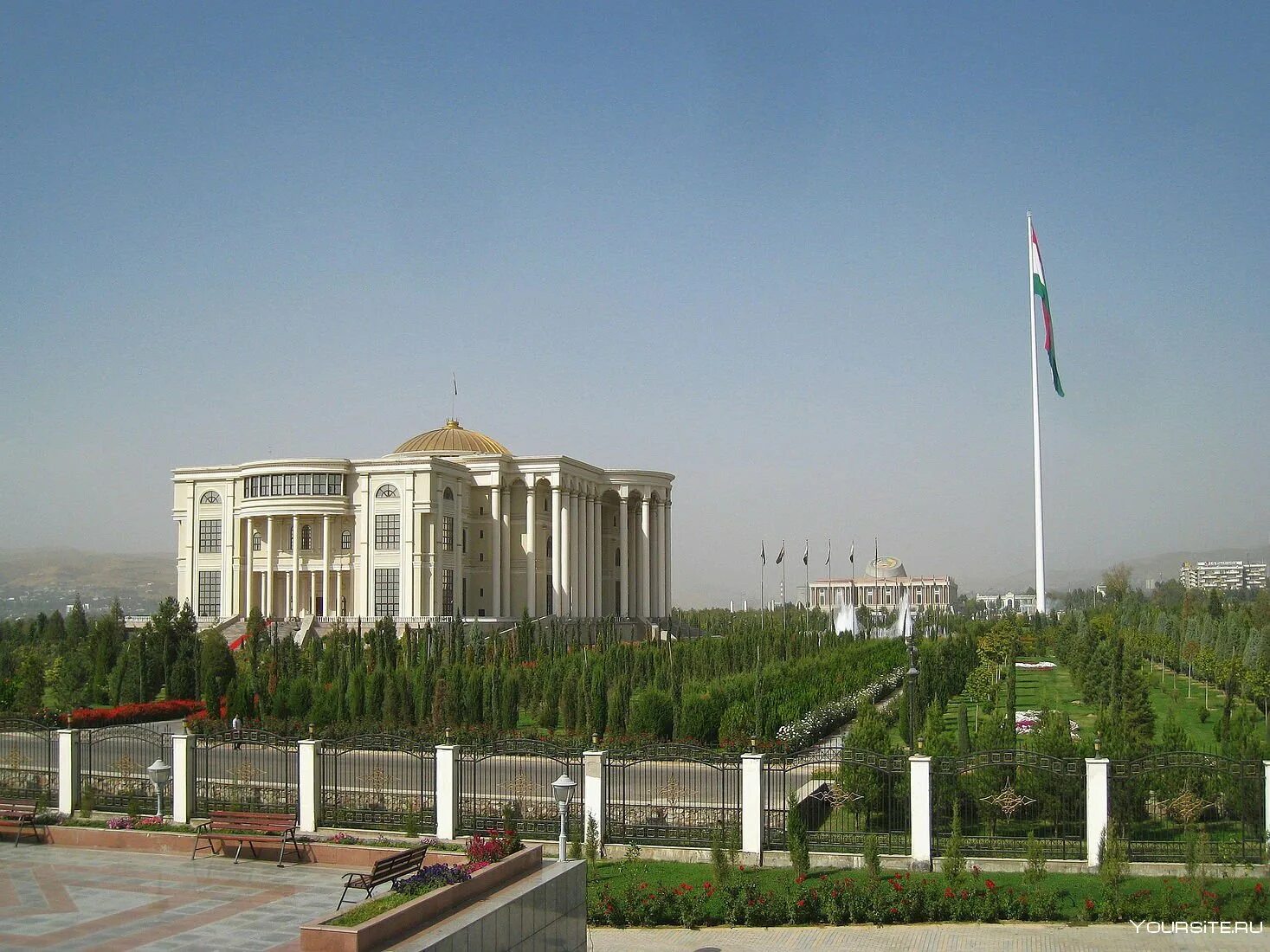 Дом таджикистан душанбе. Дворец нации (Душанбе). Президентский дворец Душанбе. Касри миллат Таджикистан. Резиденция президента Таджикистана.