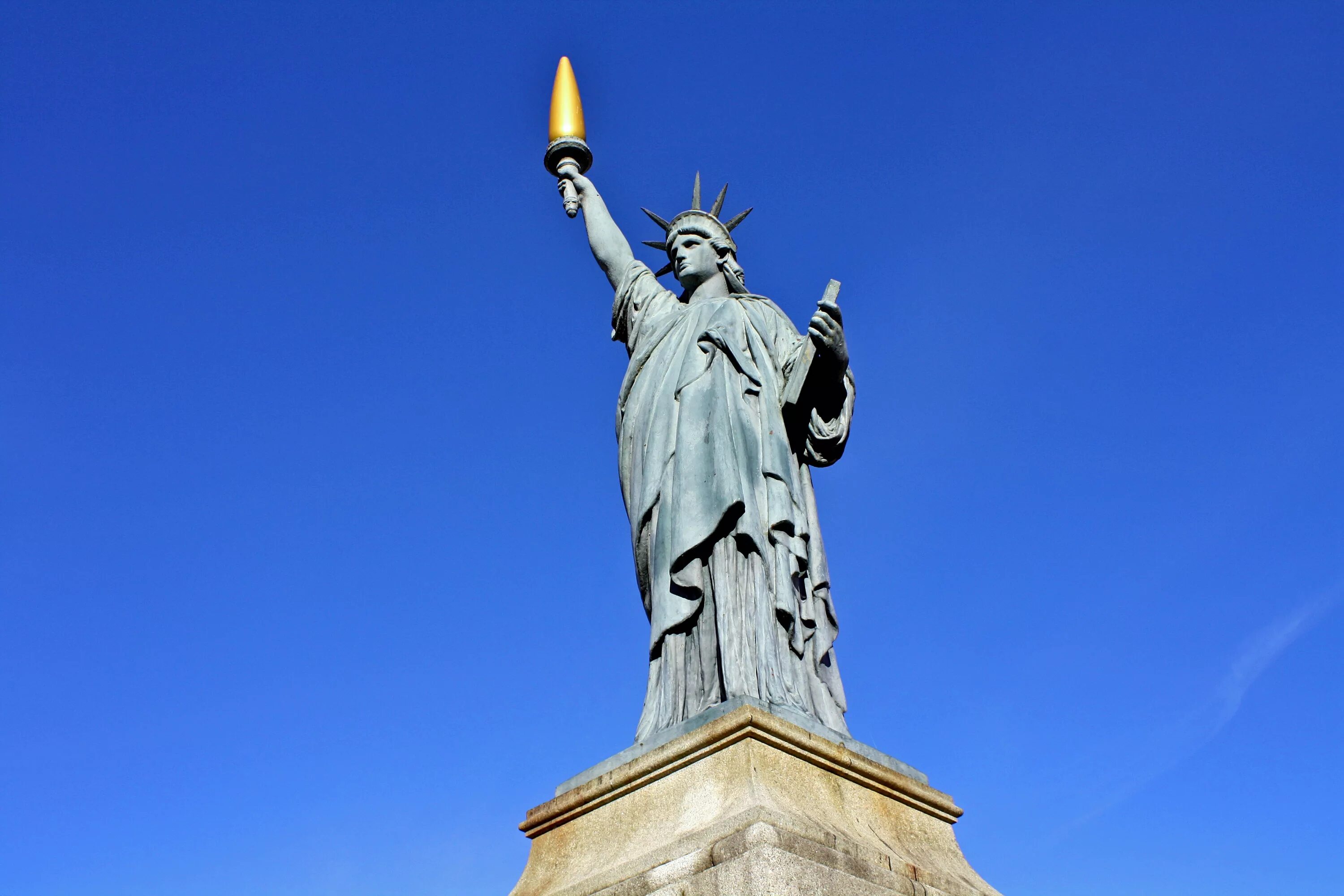 Monument picture. Статуя свободы США. Статуя независимости США. Манхэттен статуя свободы. Статуя Победы США.