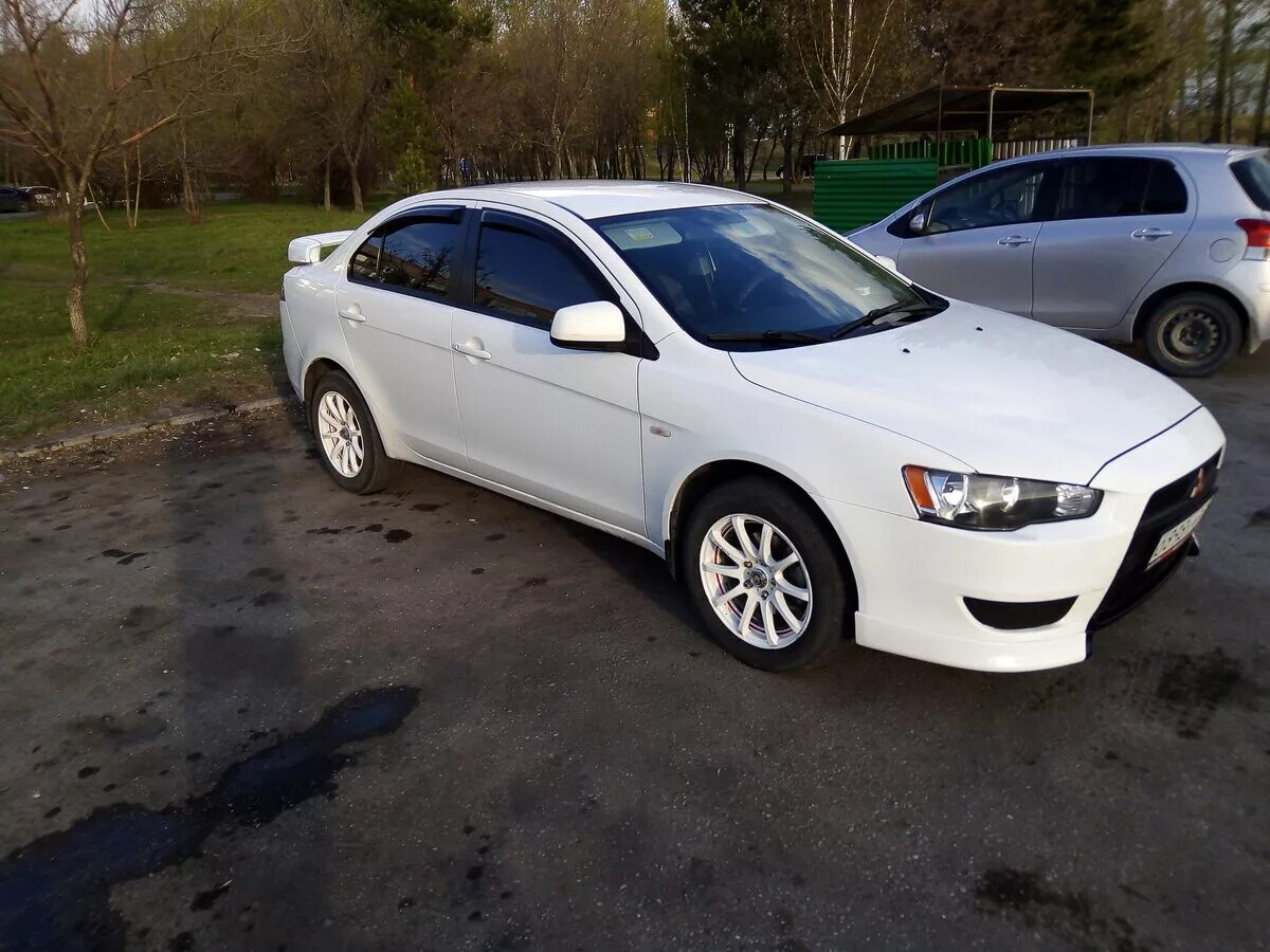 Mitsubishi белая. Mitsubishi Lancer 2010. Mitsubishi Lancer x 2010. Митсубиси Лансер 2010 белый. Mitsubishi Lancer 10 белый.