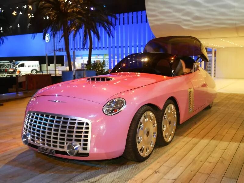 Модные машины. Необычные автомобили. Wubbo superbus (оаэ). Хаммер h2. Бэтмобиль тима бертона.