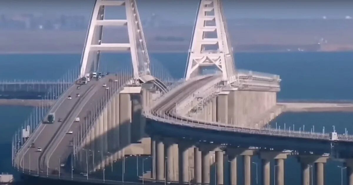Выбери название моста через пролив. Крымский мост 22 июля. открытие крымского моста в мае 2018. движение наткрымсклм мосту. крымский мост движение по нему.