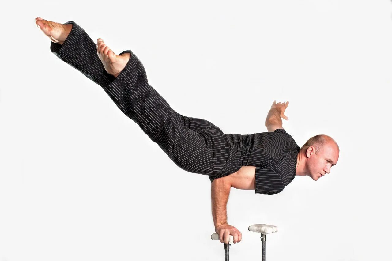 постановка сил. составляющие силы реакции опоры. акробатические упражнения. алгоритм наложения жгута ( по пунктам). правильная техника бега.