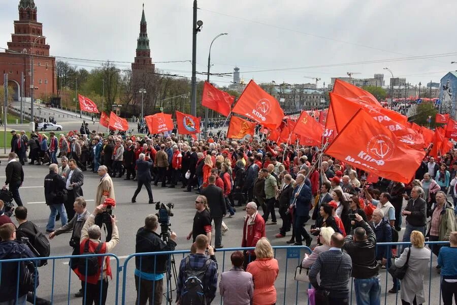 Участие в митингах рф. Первое мая праздник труда Единая Россия.