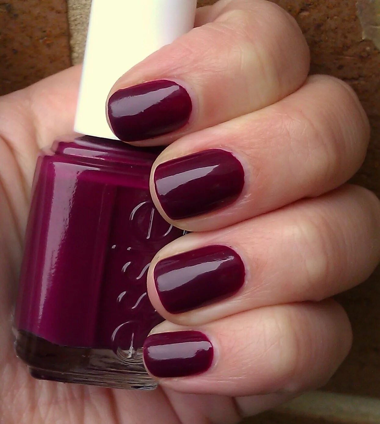 Лак цвета вишни. Essie лак марсала. essie bahama mama. essie темные оттенки. лак essie спелая вишня.