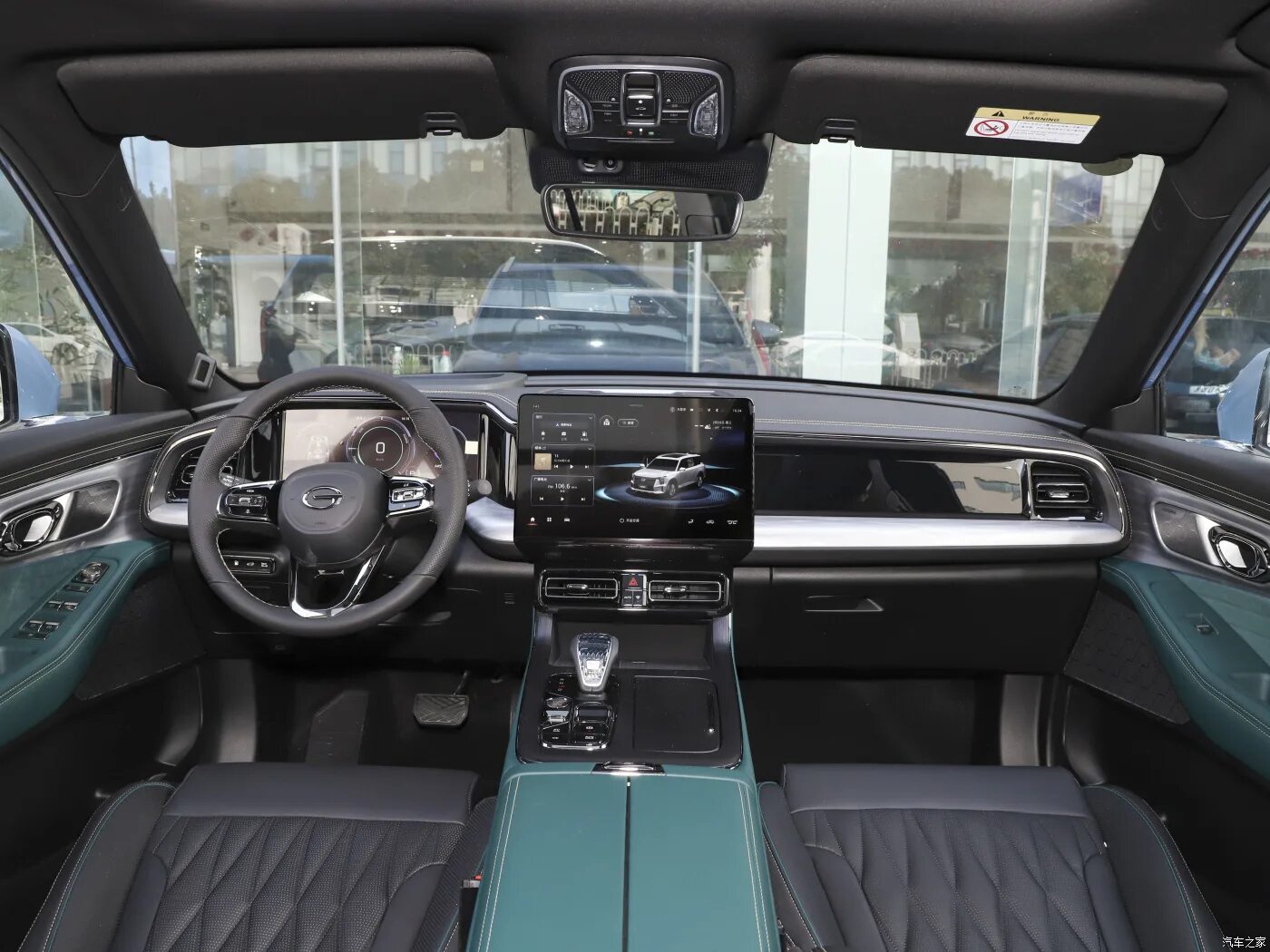 GAC GS8 против Hyundai Santa Fe. Сравниваем кроссоверы за два миллиона Автомобил
