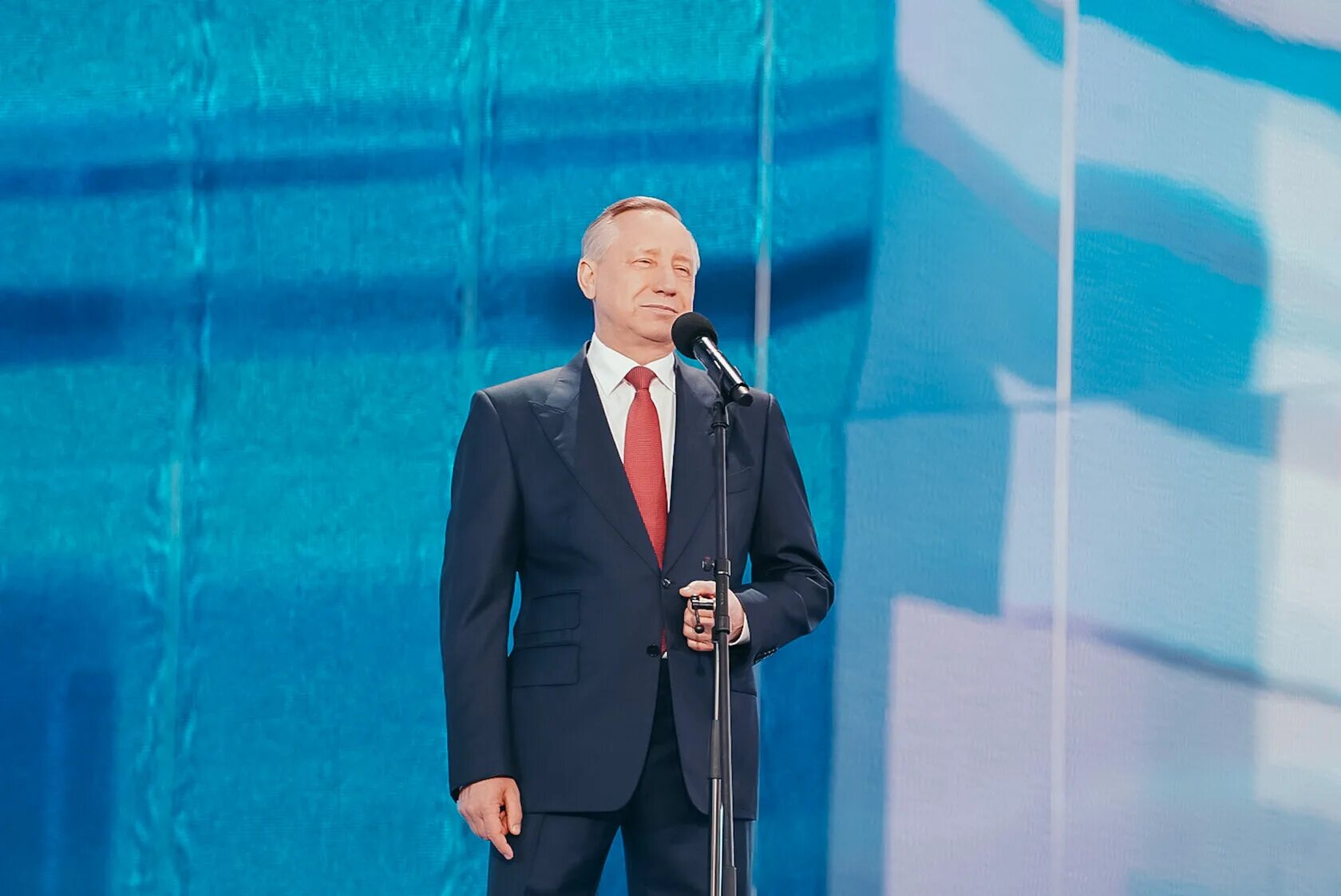 Ведущий форума в санкт петербурге 2025. Алые паруса 2025. ведущий алые паруса 2025.