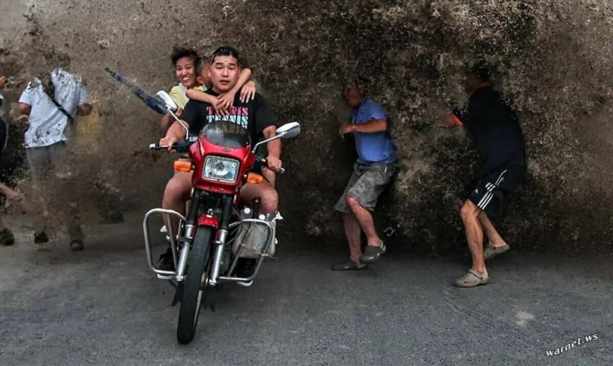 Через несколько секунд после. За секунду до трагедии. секунда до. за мгновение до смерти. последние моменты жизни.
