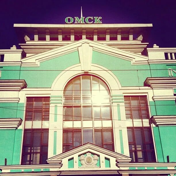 Ж/д вокзал омск. Ж/д вокзал омск. Г омск жд. Ж/д вокзал омск. Железнодорожный вокзал города омска.