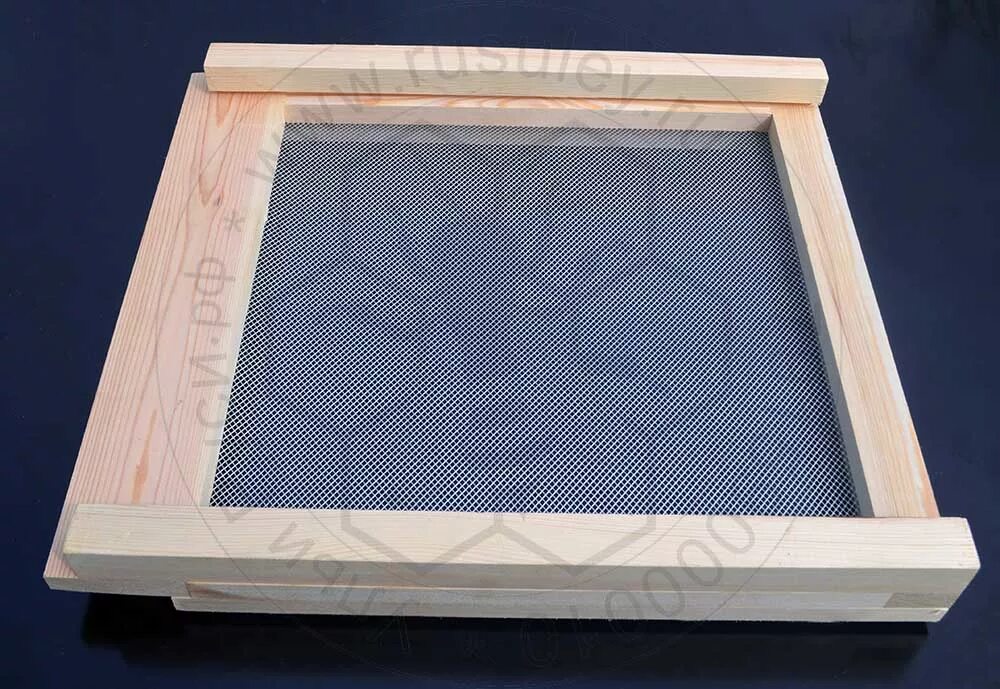 Дно улья дадан 12 рамок. Дно улья дадан 12 рамок. Дно улья дадан 12 рамок с сеткой. Сетчатые донья. Дно улья дадан 12 рамок.