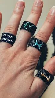 Колечки из бисера черный