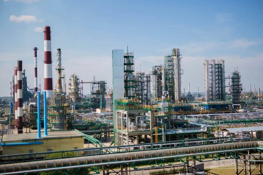 Нефтебаза морской порт туапсе. Промышленность города сочи. Сочинская тэс интер рао. Саратовский нефтеперерабатывающий завод. Новороссийский цементный завод.